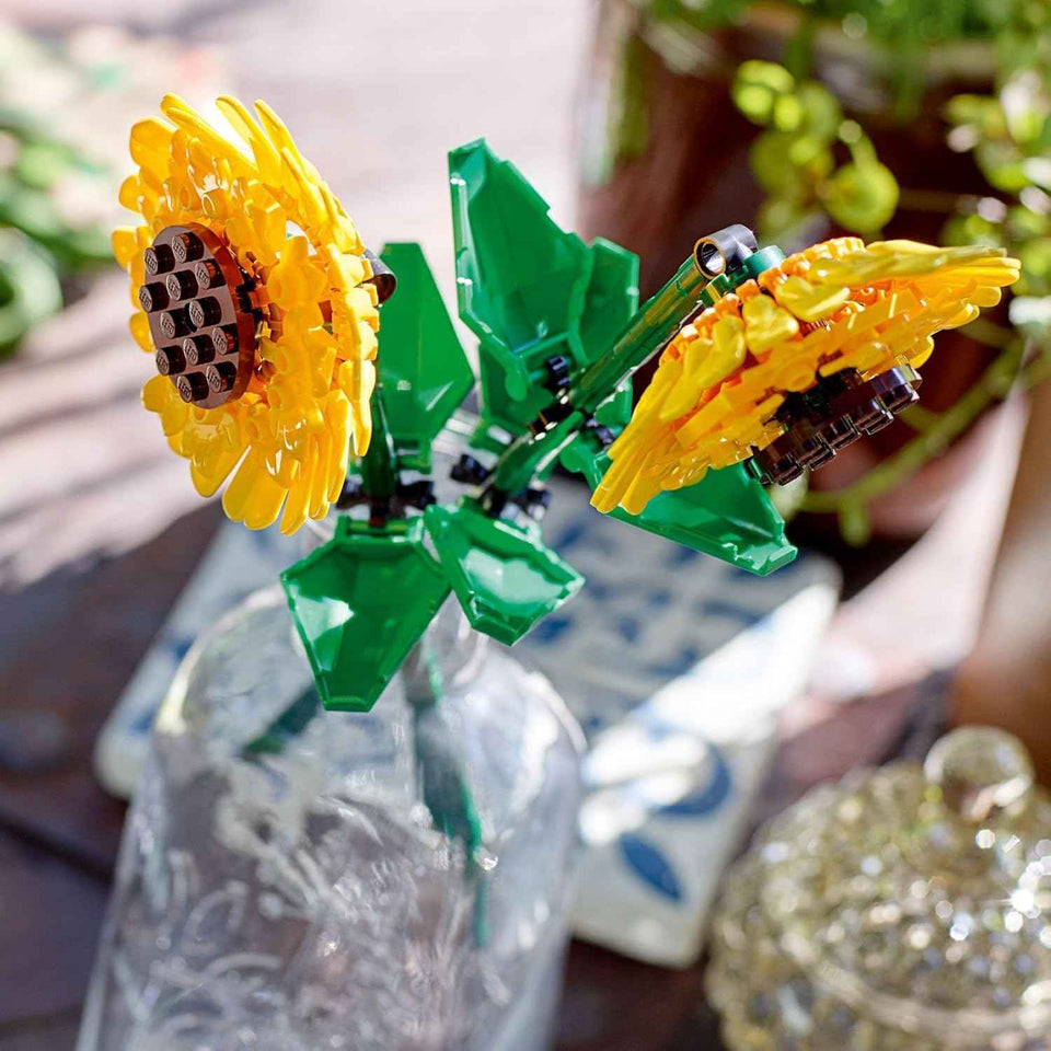 LEGO Sunflowers Building Toy for Kids, Girls and Boys Ages 8+ - Artificial Sunflowers for Home Decor and Display - Birthday Gift Idea for Lovers of Plants & Flowers - 40524